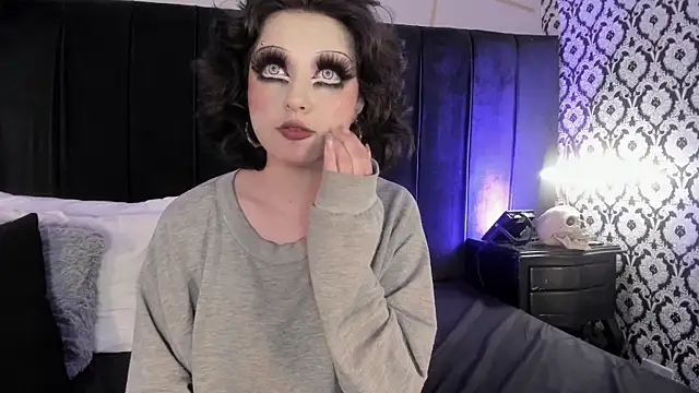 Adeelinee's cam snapshot