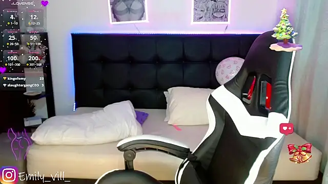 Emily_vill's cam snapshot