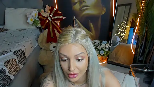 glossy_blondegirl's cam snapshot