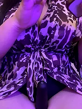 Cameelia live sex cam