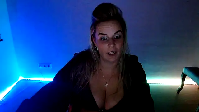 MystiqueMaven's cam snapshot