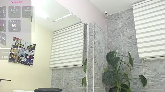 VioletLux's cam snapshot