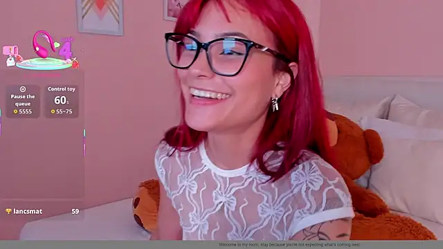 mae_lyra's cam snapshot