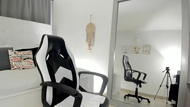 liaa_moretti_'s cam snapshot