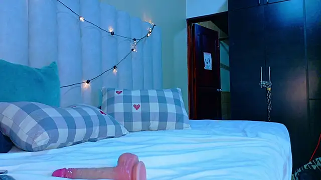 RiriiBrunette__'s cam snapshot