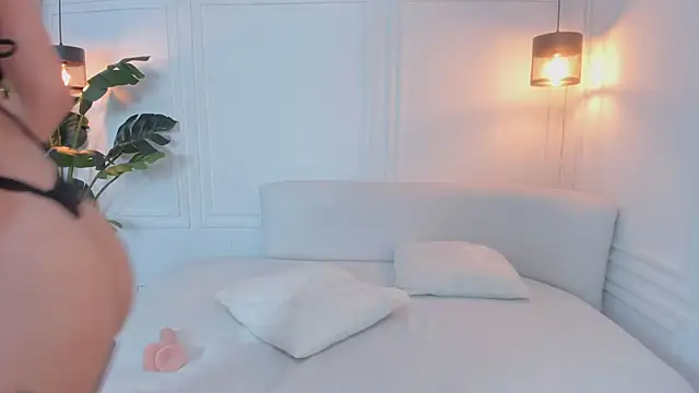 zara_rosses1's cam snapshot