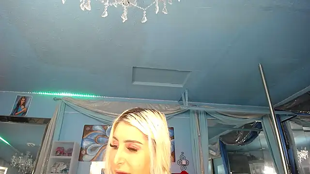 ADRIANNA_FOX's cam snapshot