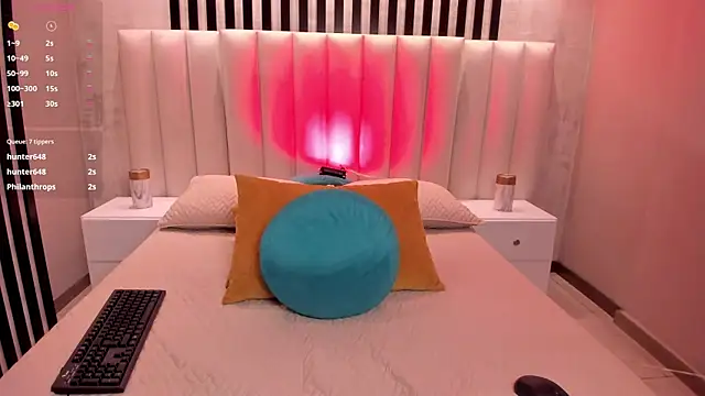 LucyWeiss_'s cam snapshot