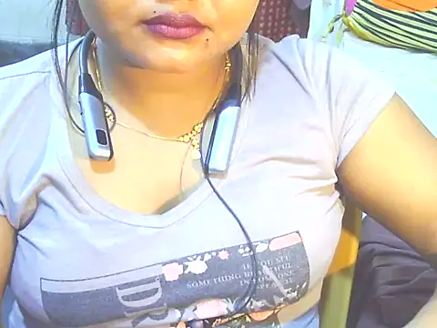 Nusrat_Faria07's cam snapshot