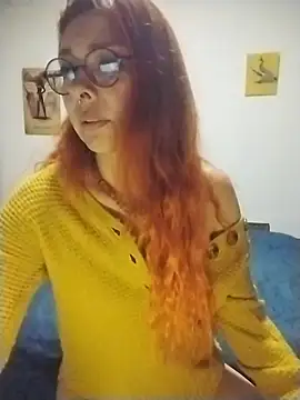 EmilyyRed's cam snapshot