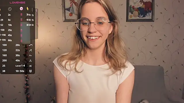 JoanBaggott's cam snapshot