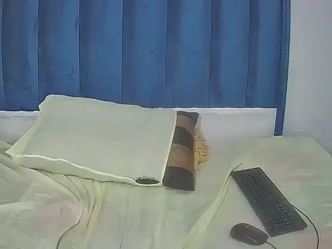 EbonyQueenXX40's cam snapshot