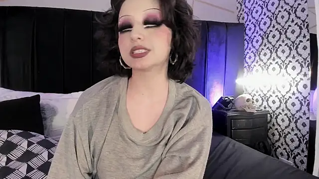 Adeelinee's cam snapshot