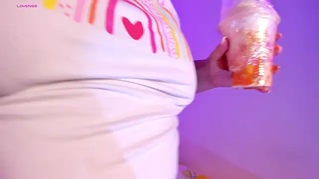 Apriilpeach_'s cam snapshot