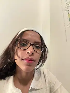 leiluramirez57's cam snapshot