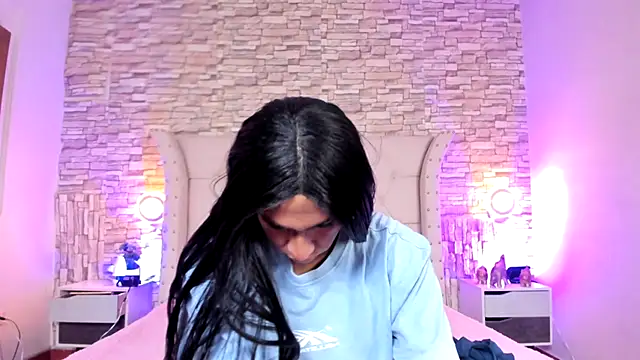 Lucia-Horny24's cam snapshot