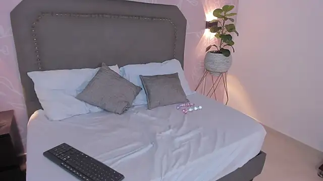 madison_saenzz's cam snapshot