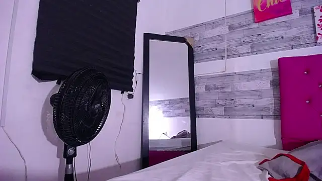 Biignaturalboobs_'s cam snapshot