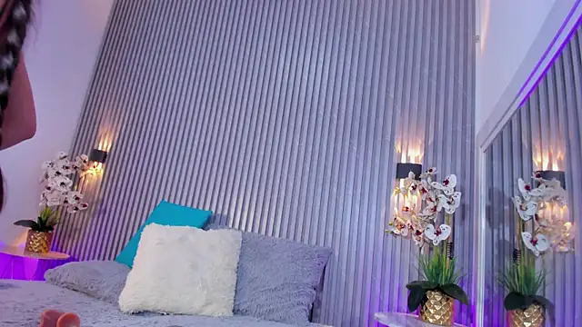 CharloteBrown_'s cam snapshot