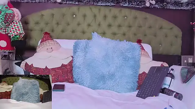 EMILY_ROUSSE71's cam snapshot