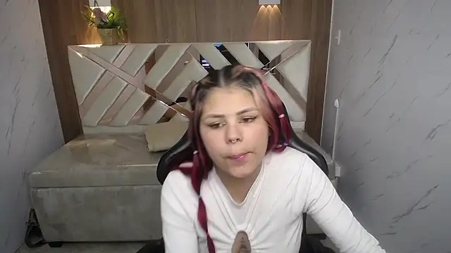 Little_cherry_b's cam snapshot