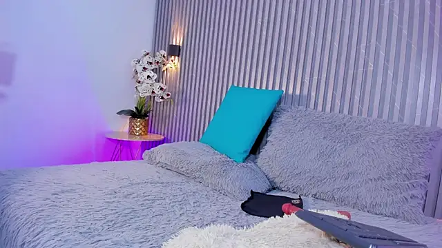 CharloteBrown_'s cam snapshot