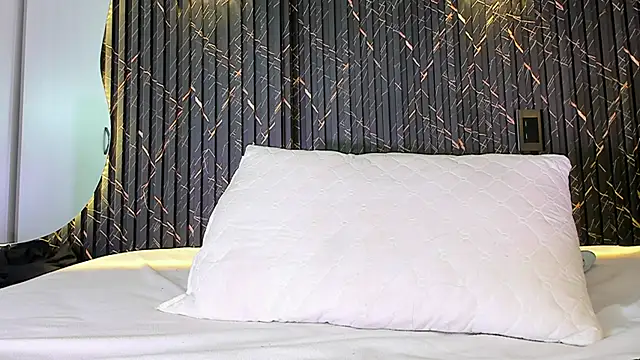 ZOETTAYLOR's cam snapshot