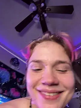 Cutiepiespanks's cam snapshot