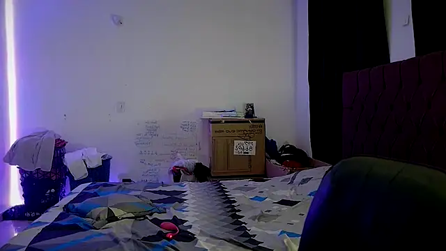 Lucy_Fer5's cam snapshot