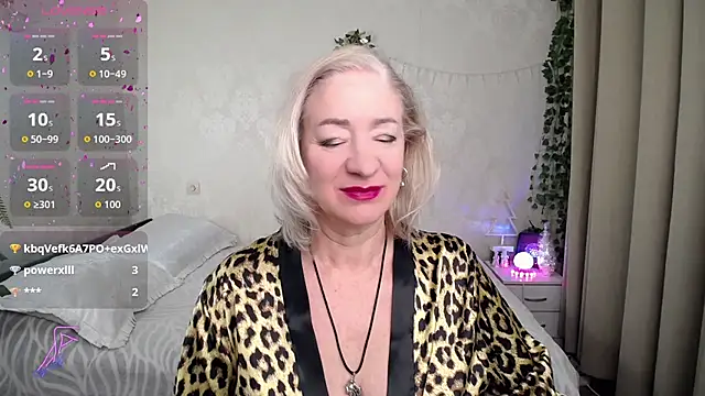 hunters_woman's cam snapshot