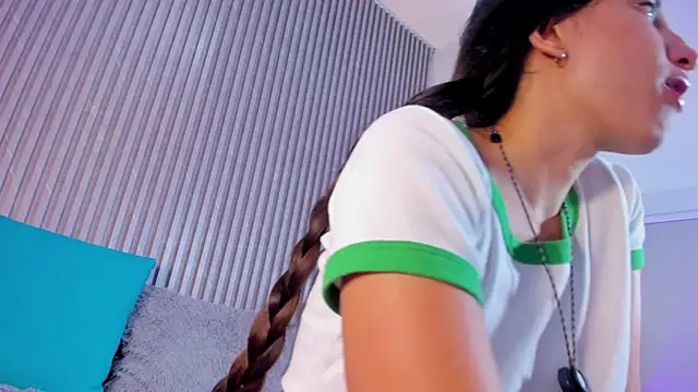 CharloteBrown_'s cam snapshot