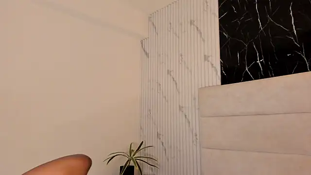 Aisha_Loren live sex cam