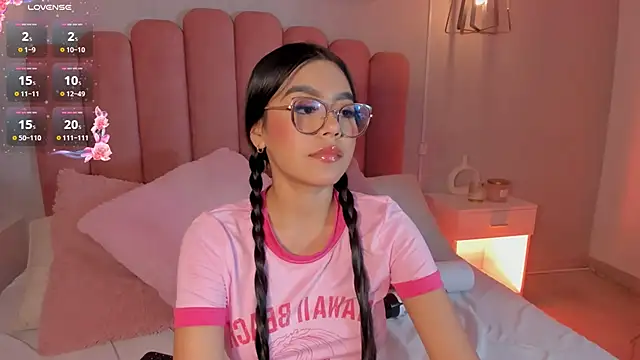 mara_swan_'s cam snapshot