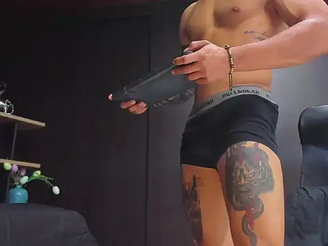 adrian_ray's cam snapshot