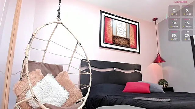 _LaraMom_'s cam snapshot