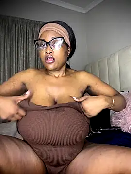 Bustygoddess32 live sex cam