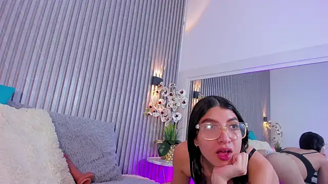 CharloteBrown_'s cam snapshot