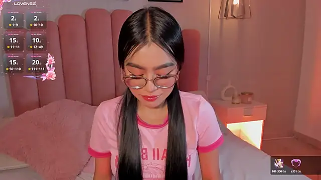 mara_swan_'s cam snapshot