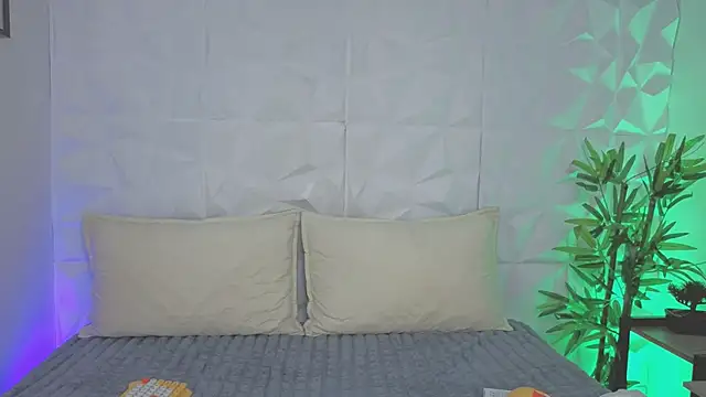 1Anya's cam snapshot