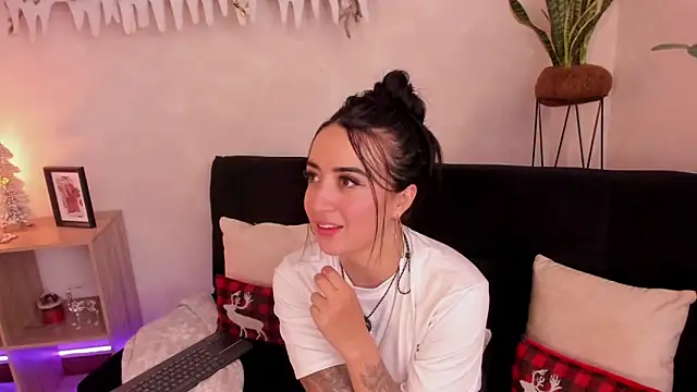 EmmyEvans1's cam snapshot