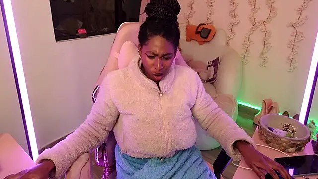 Queen_perla_'s cam snapshot