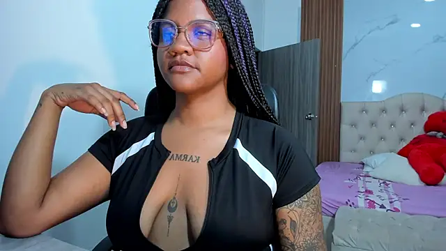 ZahraRose's cam snapshot