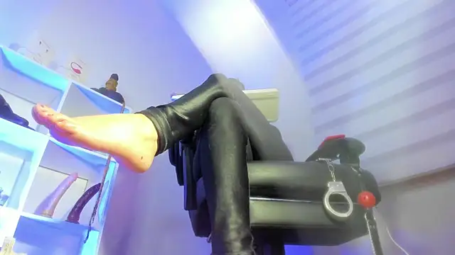 charlotte_joliedart's cam snapshot