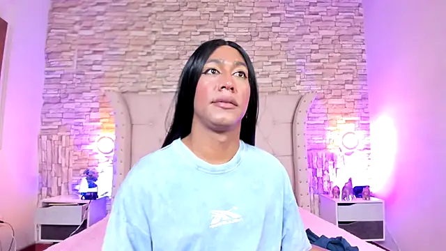 Lucia-Horny24 live sex cam