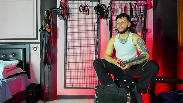 Twisted_Fantasy live sex cam