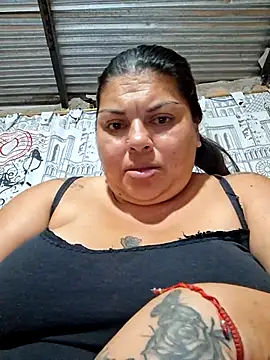 chubby_sexy_big_tits's cam snapshot