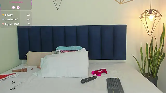 sophieturner_mg's cam snapshot