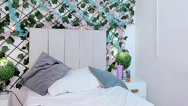 CharlotteBlossom's cam snapshot