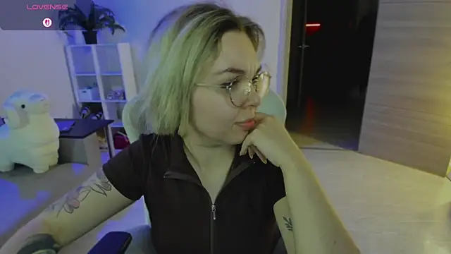 SpecterGirl's cam snapshot