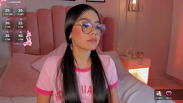 mara_swan_'s cam snapshot